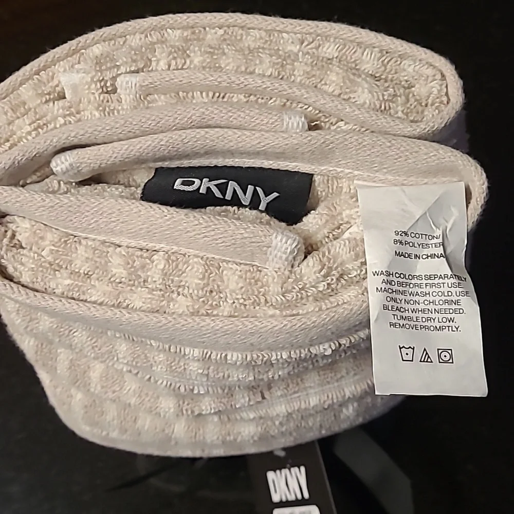 DKNY Hand Towel Set